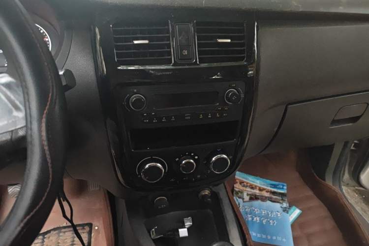 Used Wuling Rongguang V 2016 1.5L Standard Version Audio And AC Panel