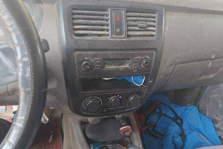 Used Wuling Rongguang V 2016 1.2L Practical Version Audio And AC Panel