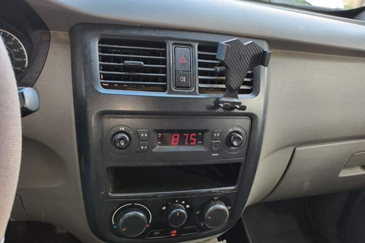 Used Wuling Rongguang V 2016 1.5L Practical Version Audio And AC Panel