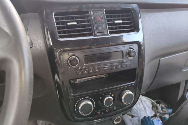 Used Wuling Rongguang V 2016 1.5L Standard Version Audio And AC Panel