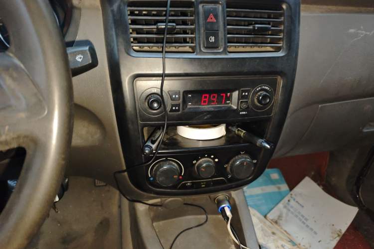 Used Wuling Rongguang V 2016 1.5L Practical Version Audio And AC Panel