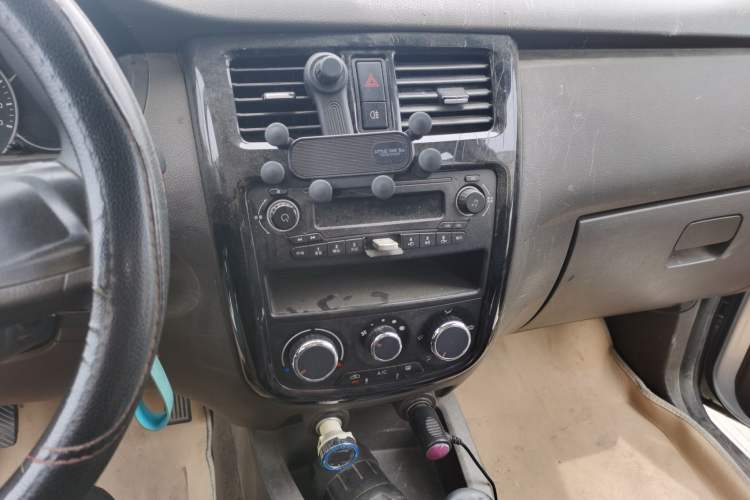 Used Wuling Rongguang V 2016 1.5L Standard Version Audio And AC Panel