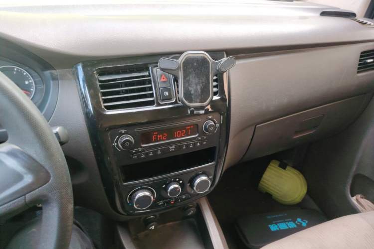 Used Wuling Rongguang V 2016 1.5L Standard Version Audio And AC Panel