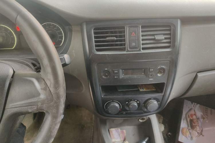 Used Wuling Rongguang V 2016 1.2L Practical Model Non-Power-Assisted Audio And AC Panel