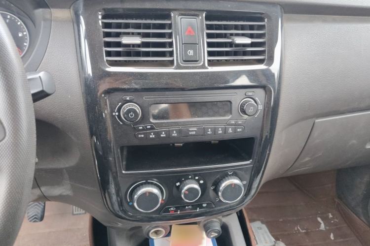 Used Wuling Rongguang V 2016 1.5L Practical Version Non-Power-Assisted Audio And AC Panel