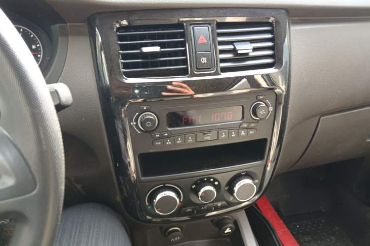 Used Wuling Rongguang V 2016 1.5L Standard Version Audio And AC Panel