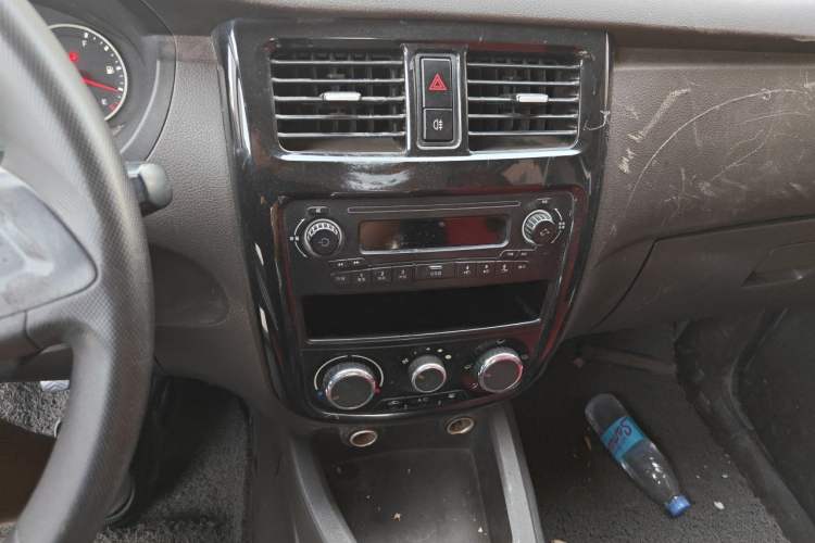 Used Wuling Rongguang V 2016 1.5L Standard Version Audio And AC Panel