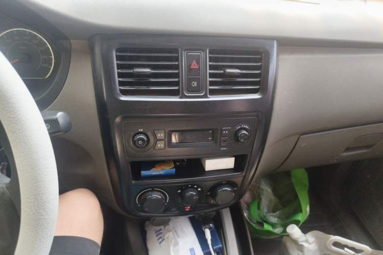 Used Wuling Rongguang V 2016 1.5L Practical Version Non-Power-Assisted Audio And AC Panel