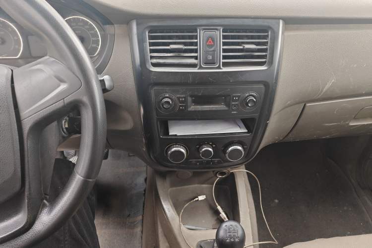 Used Wuling Rongguang V 2016 1.5L Practical Version Audio And AC Panel