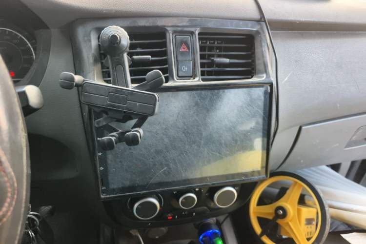 Used Wuling Rongguang V 2016 1.5L Practical Version Audio And AC Panel