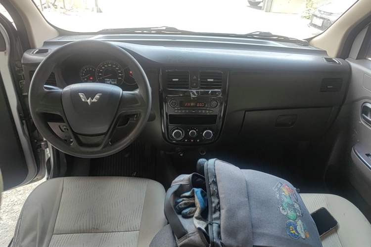 Used Wuling Rongguang V 2016 1.5L Standard Version Center Console