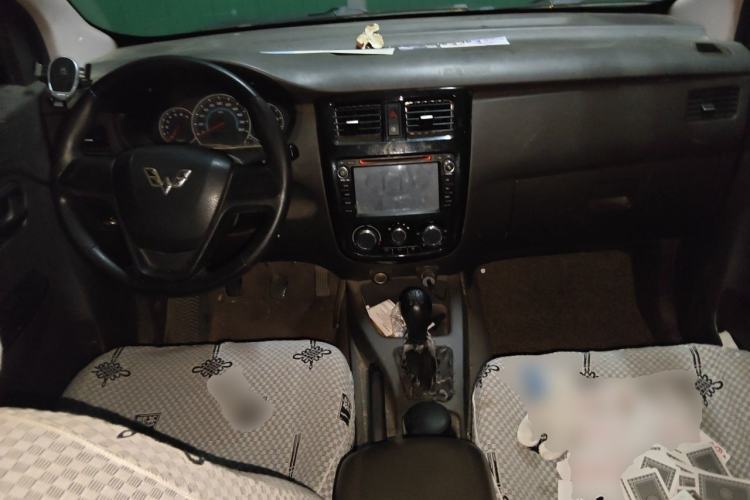 Used Wuling Rongguang V 2016 1.5L Standard Version Center Console
