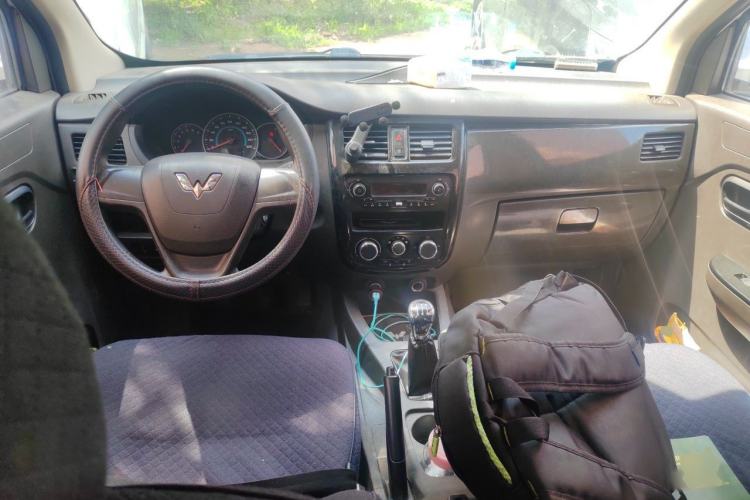 Used Wuling Rongguang V 2016 1.5L Standard Version Center Console