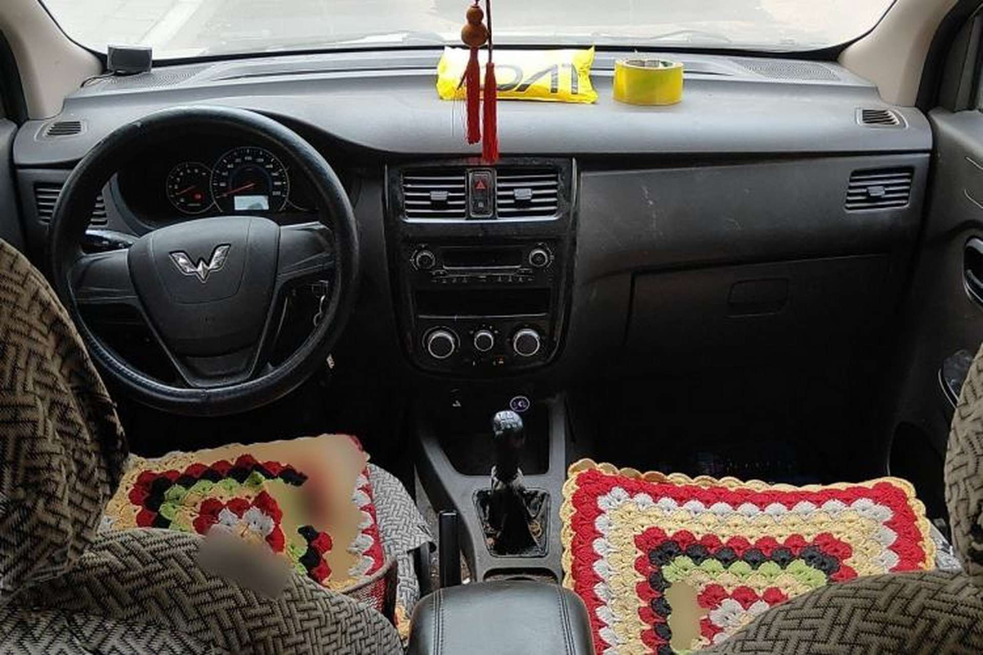 Used Wuling Rongguang V 2016 1.2L Standard Version Center Console