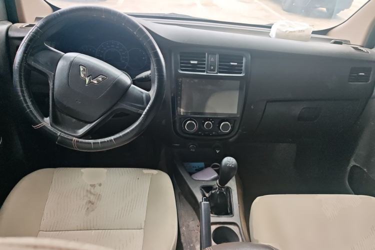 Used Wuling Rongguang V 2016 1.5L Practical Version Center Console