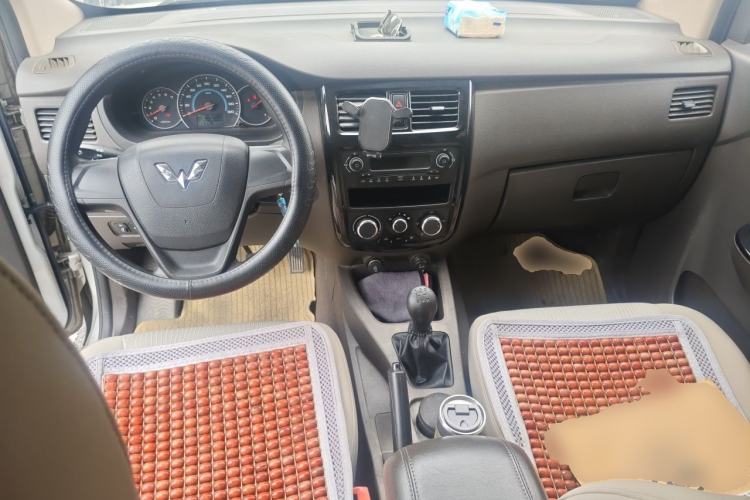 Used Wuling Rongguang V 2016 1.5L Standard Version Center Console