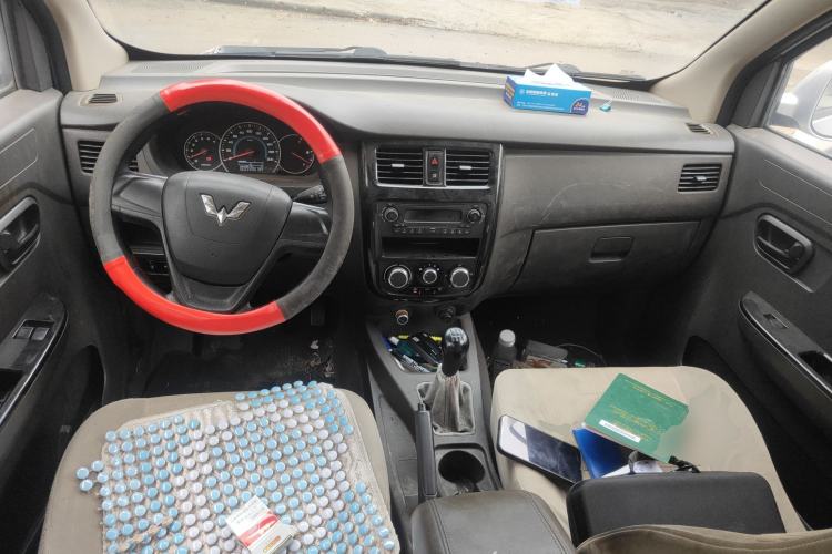 Used Wuling Rongguang V 2016 1.5L Standard Version Center Console