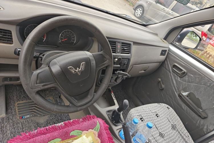 Used Wuling Rongguang V 2016 1.5L Practical Version Center Console