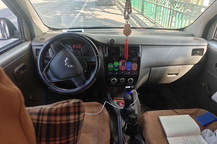Used Wuling Rongguang V 2016 1.5L Practical Version Center Console