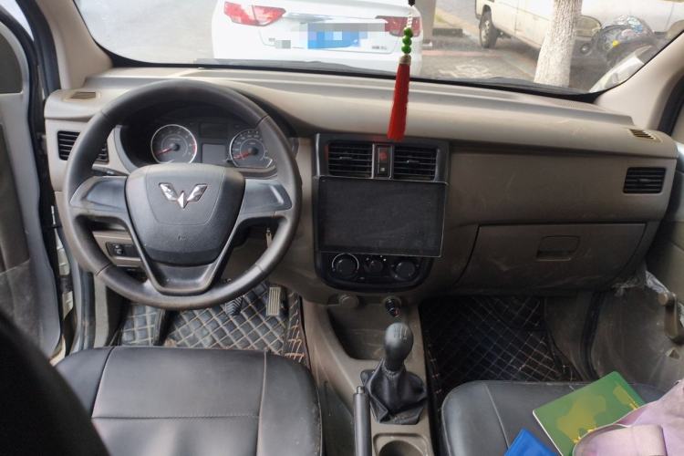 Used Wuling Rongguang V 2016 1.2L Practical Version Center Console