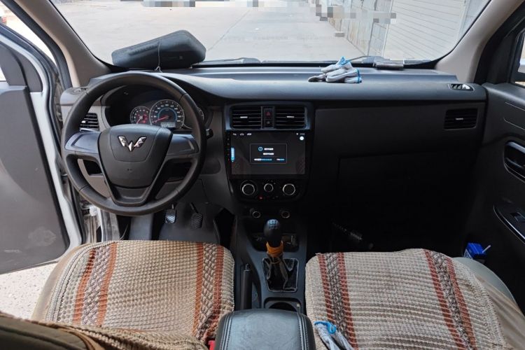 Used Wuling Rongguang V 2016 1.5L Standard Version Center Console