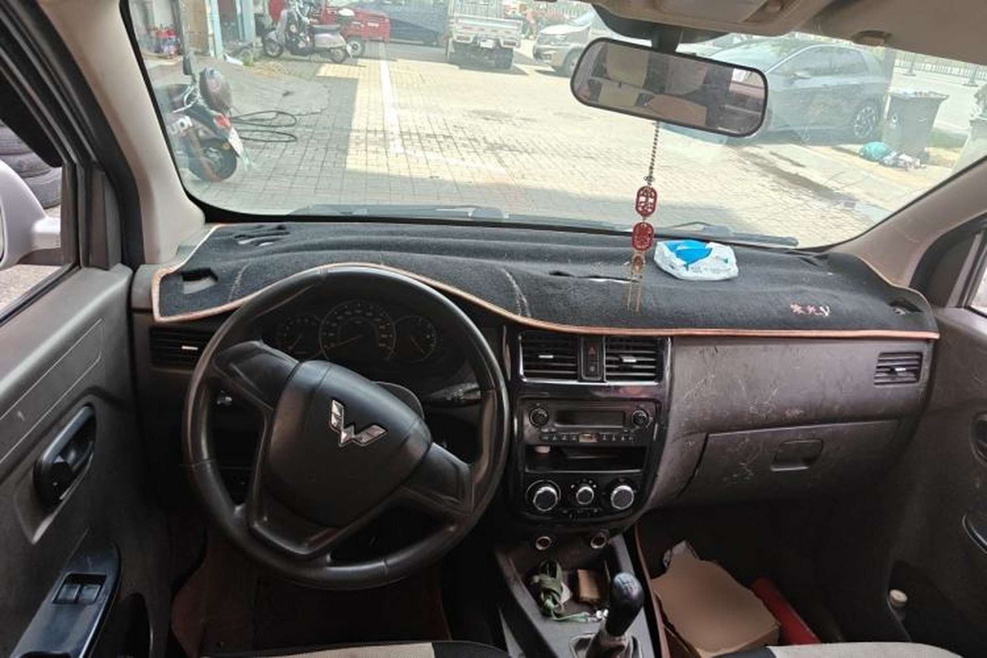 Used Wuling Rongguang V 2016 1.2L Standard Version Center Console