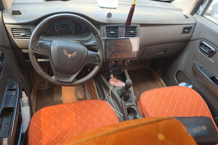Used Wuling Rongguang V 2016 1.2L Standard Version Center Console