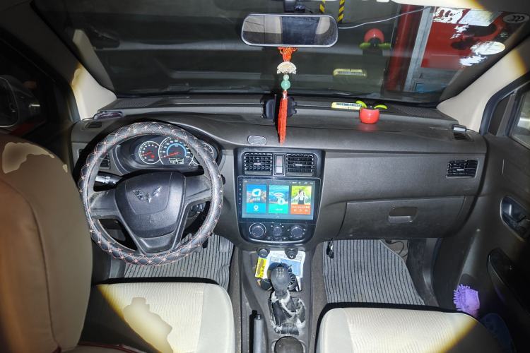 Used Wuling Rongguang V 2016 1.5L Standard Version Center Console