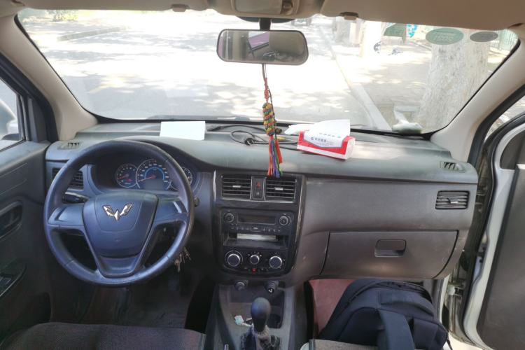Used Wuling Rongguang V 2016 1.5L Standard Version Center Console