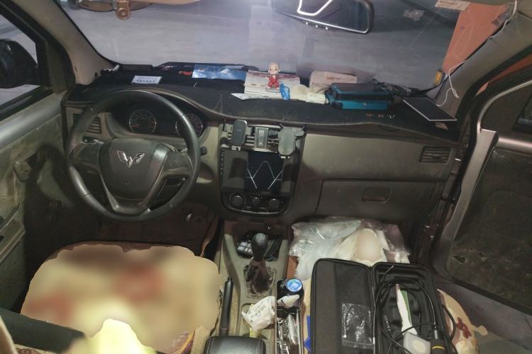Used Wuling Rongguang V 2016 1.2L Practical Version Center Console