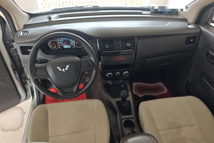 Used Wuling Rongguang V 2016 1.5L Standard Version Center Console