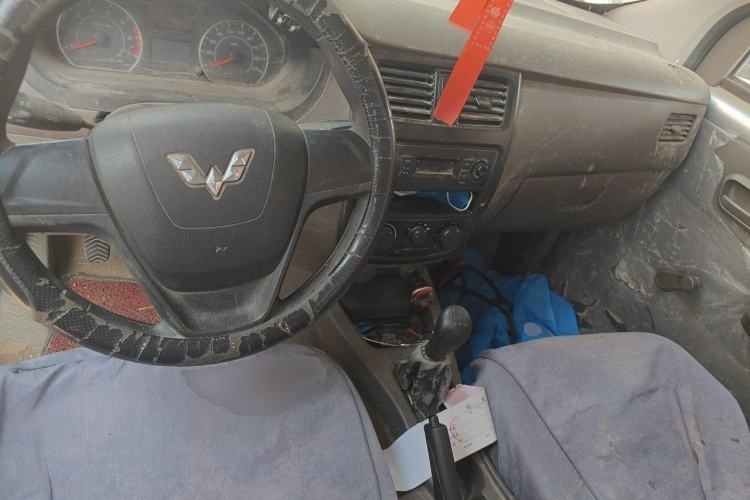 Used Wuling Rongguang V 2016 1.2L Practical Version Center Console