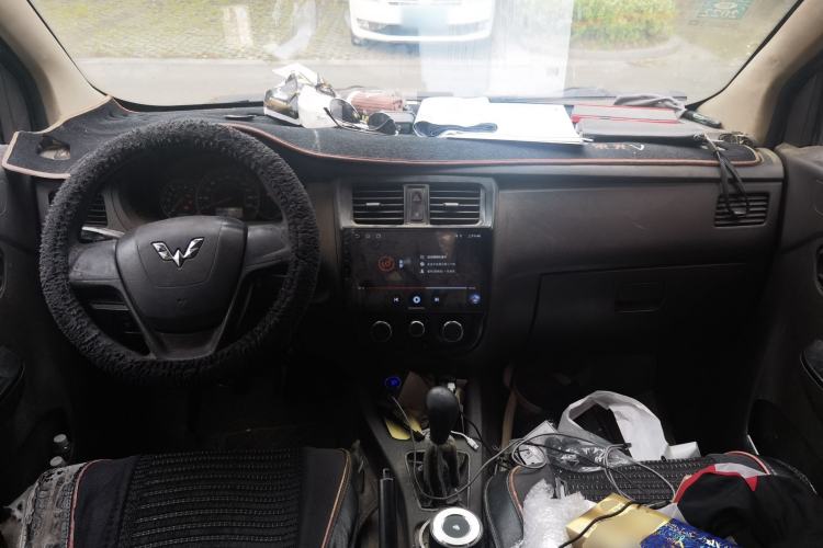 Used Wuling Rongguang V 2016 1.2L Standard Version Center Console