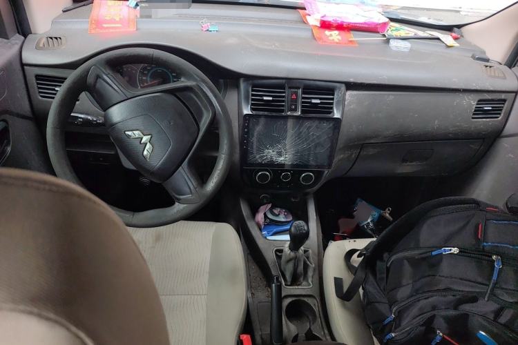 Used Wuling Rongguang V 2016 1.5L Standard Version Center Console