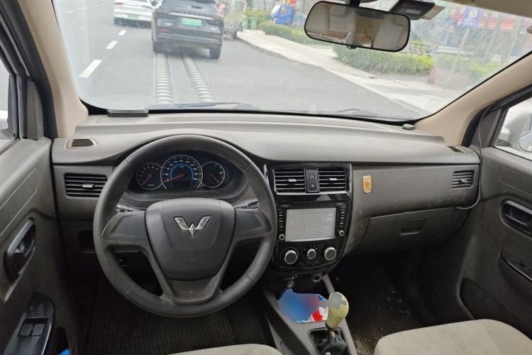 Used Wuling Rongguang V 2016 1.5L Standard Version Center Console