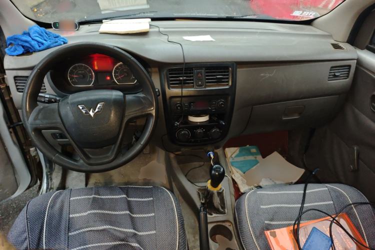 Used Wuling Rongguang V 2016 1.5L Practical Version Center Console