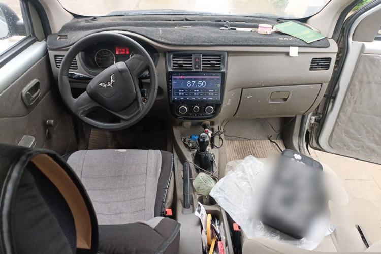 Used Wuling Rongguang V 2016 1.2L Practical Version Center Console