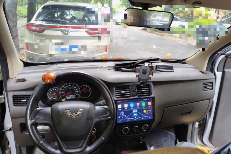 Used Wuling Rongguang V 2016 1.5L Standard Version Center Console