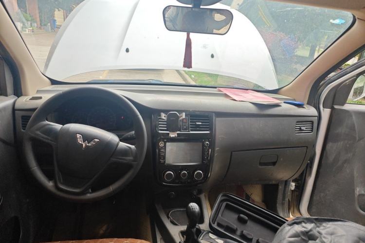 Used Wuling Rongguang V 2016 1.5L Standard Version Center Console