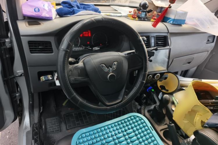 Used Wuling Rongguang V 2016 1.5L Practical Version Center Console