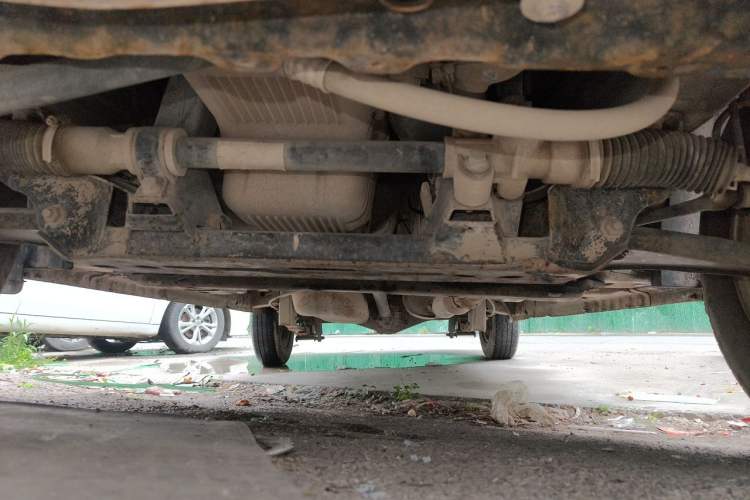 Used Wuling Rongguang V 2016 1.5L Practical Version Non-Power-Assisted Chassis Front