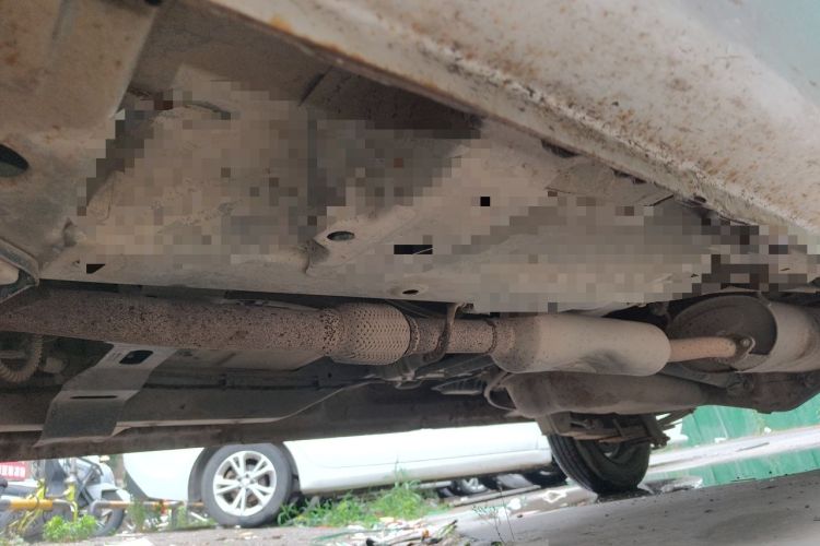 Used Wuling Rongguang V 2016 1.5L Practical Version Non-Power-Assisted Chassis Front Left