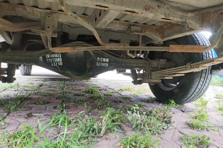 Used Wuling Rongguang V 2016 1.5L Practical Version Non-Power-Assisted Chassis Rear