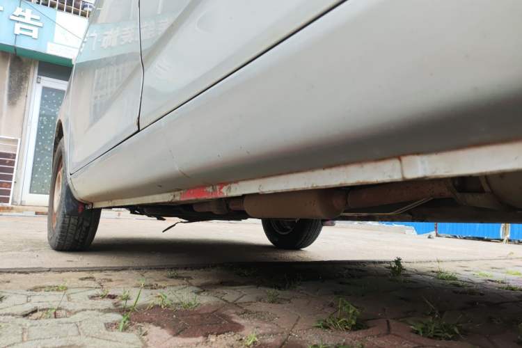 Used Wuling Rongguang V 2016 1.5L Practical Version Non-Power-Assisted Chassis Rear Left