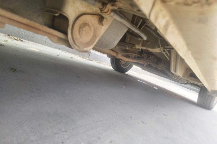 Used Wuling Rongguang V 2016 1.5L Practical Version Non-Power-Assisted Chassis Rear Right