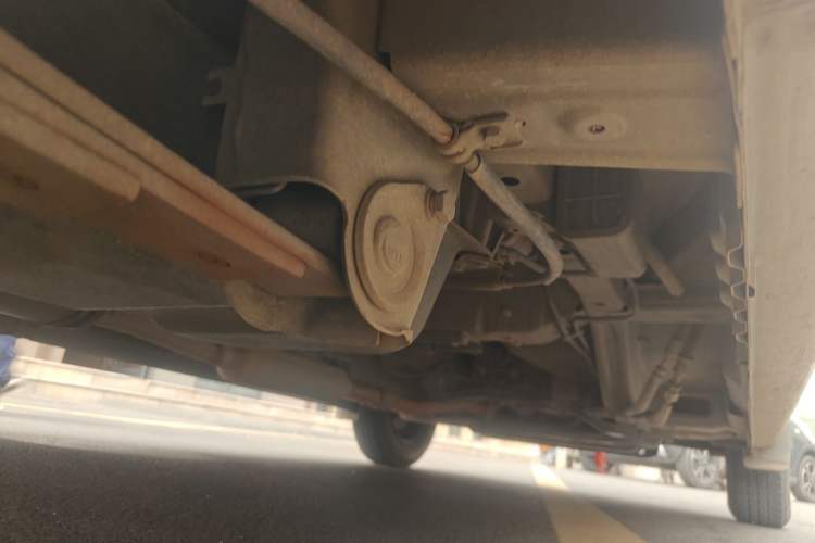 Used Wuling Rongguang V 2016 1.5L Practical Version Chassis Rear Right