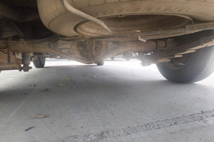Used Wuling Rongguang V 2016 1.5L Practical Version Non-Power-Assisted Chassis Rear