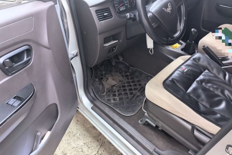 Used Wuling Rongguang V 2016 1.2L Practical Version Driver Seat