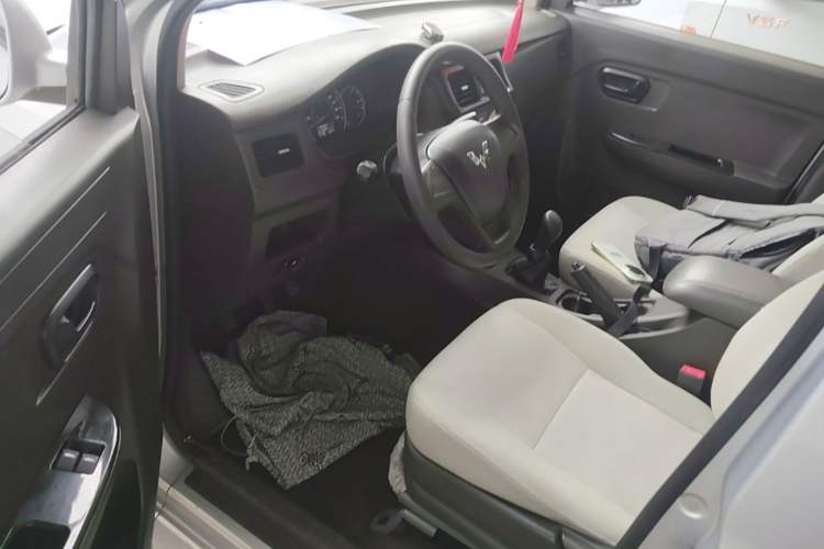 Used Wuling Rongguang V 2016 1.5L Standard Version Driver Seat