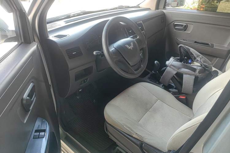 Used Wuling Rongguang V 2016 1.5L Standard Version Driver Seat